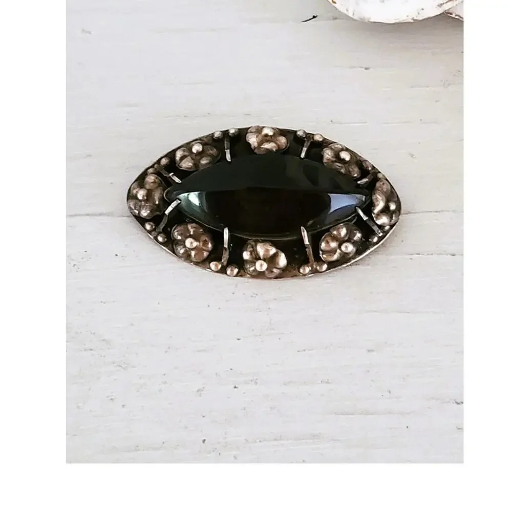 Vintage Sterling Silver Floral Oval Onyx Brooch